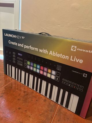 Controlador MIDI Novation Launchkey 37
