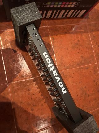 Controlador MIDI Novation Launchkey 37