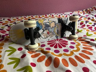 Skate con diseño de dibujos animados