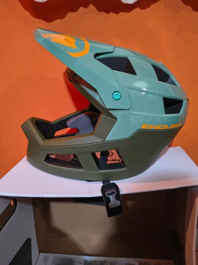 Casco Endura single track MTB Verde y Naranja