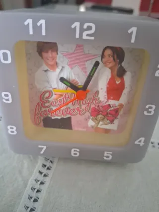 Reloj despertador juvenil East High