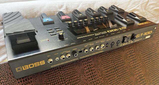Pedalera Guitarra Boss GT-100 con Maleta Rockboard