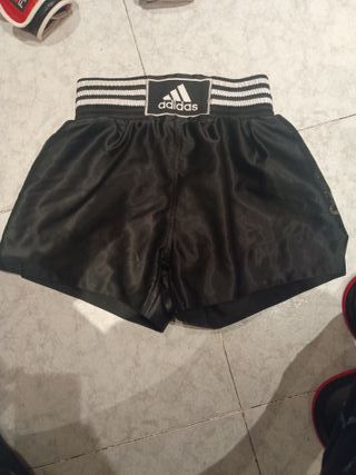 Equipo Boxeo: solo una espinillera está rajada 