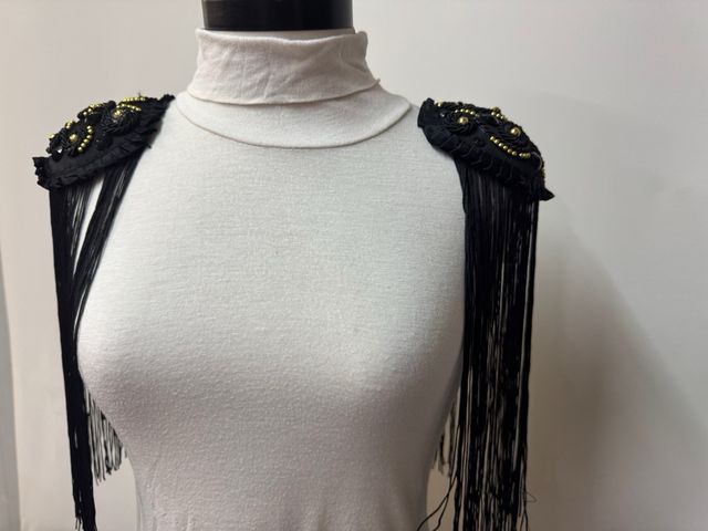 Hombreras pedrería negras y doradas