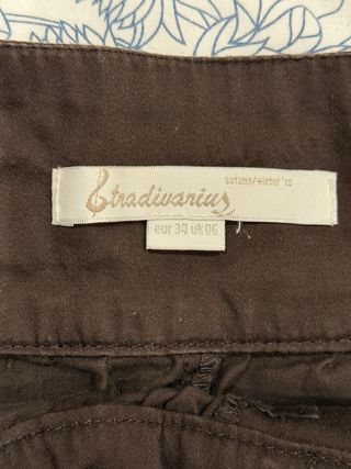 Falda mini marrón con botones