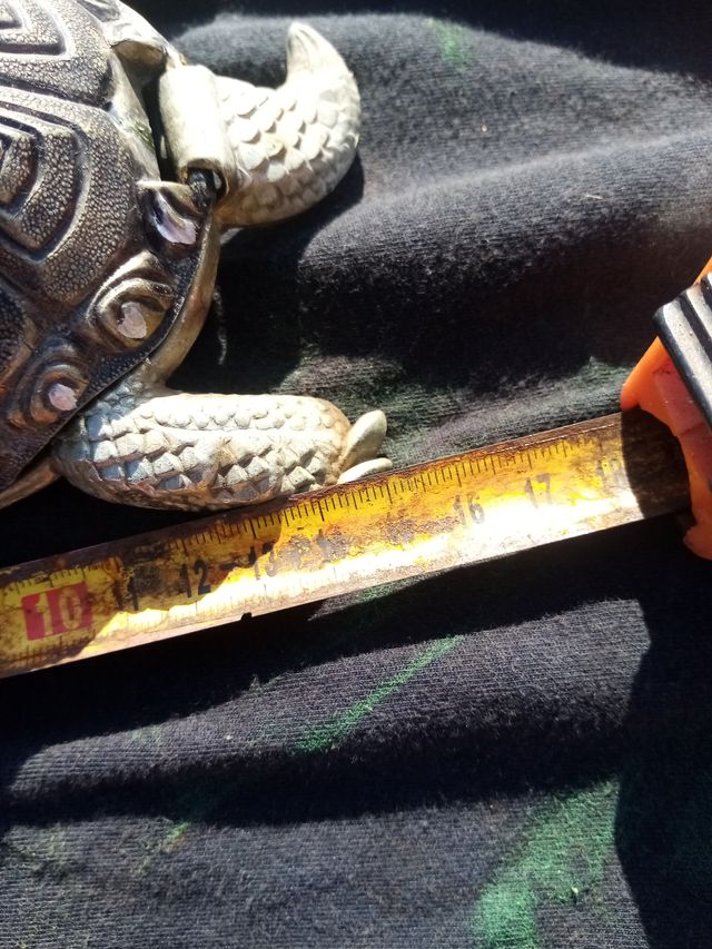 Tortuga de metal decorativa