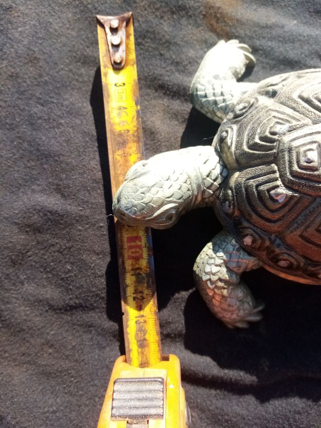 Tortuga de metal decorativa