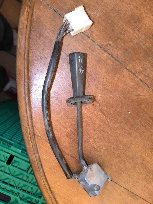 Mando Limpiaparabrisas MB100