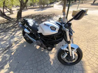 Ducati Monster 696+