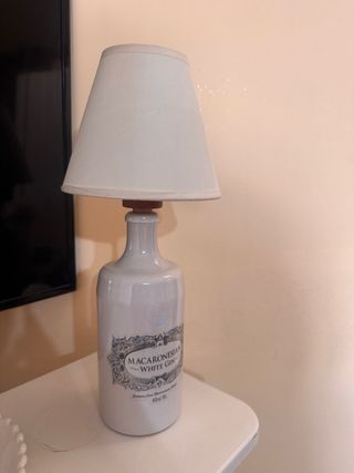 Lampada bottiglia gin in ceramica bianca