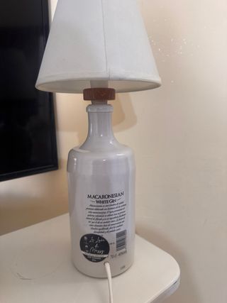 Lampada bottiglia gin in ceramica bianca