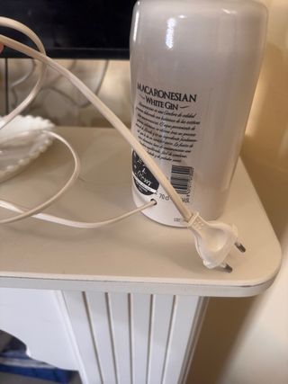 Lampada bottiglia gin in ceramica bianca