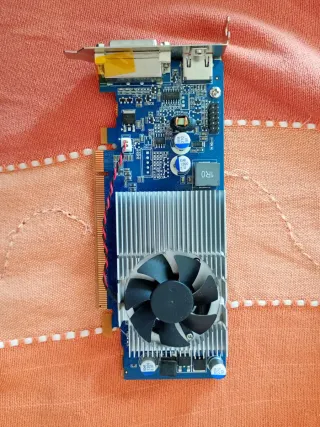 Tarjeta Gráfica NVIDIA GeForce G210