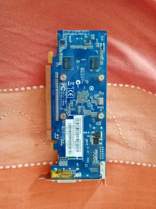 Tarjeta Gráfica NVIDIA GeForce G210