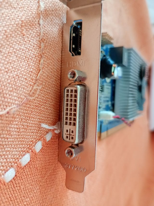 Tarjeta Gráfica NVIDIA GeForce G210