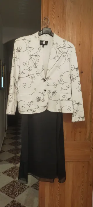 Conjunto Chaqueta y Falda Talla 50/52