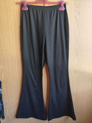 Calças pretas flare