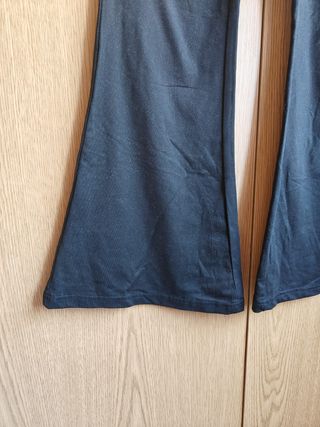 Calças pretas flare