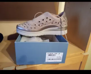 Zapatos Beige/Oro Talla 38 Mujer