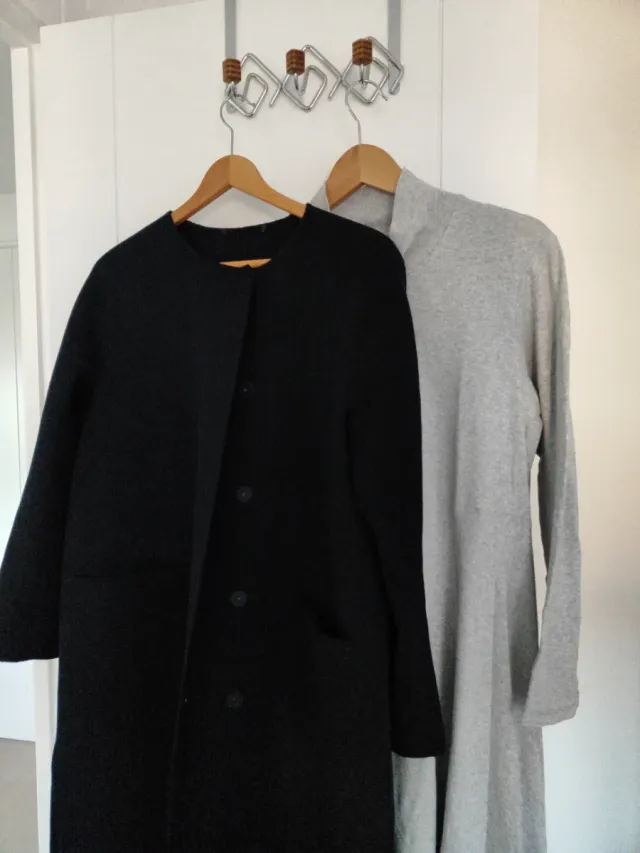 Conjunto vestido y abrigo azul marino y gris