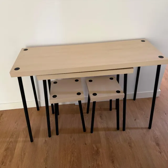 Conjunto mesas nido y taburetes