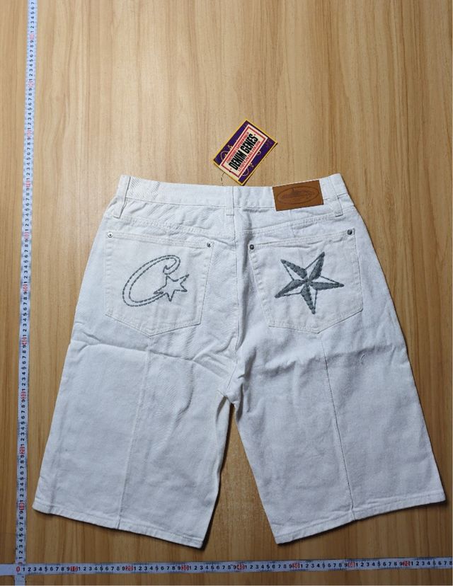 Pantalones cortos blancos corteiz vaqueros