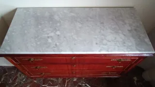 Conjunto de cómoda, espejo y dos mesitas de noche