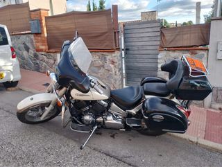 Moto Yamaha Custom Beige y Negra