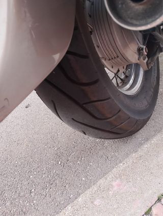 Moto Yamaha Custom Beige y Negra