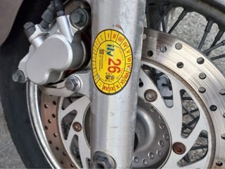 Moto Yamaha Custom Beige y Negra