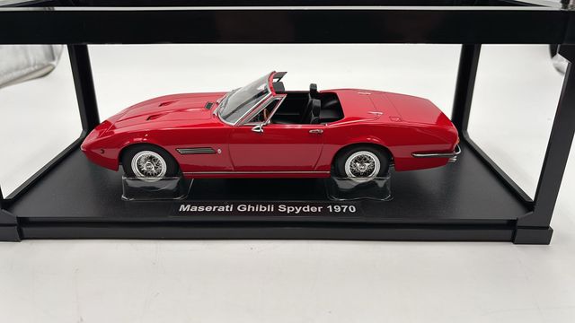 KKDC181301 KK Maserati Ghibli Spyder red 1970 1/18