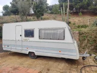 Caravana Roller 470f con documentación -750kg