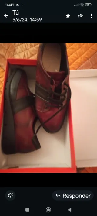 Zapatos de mujer rojos y negros