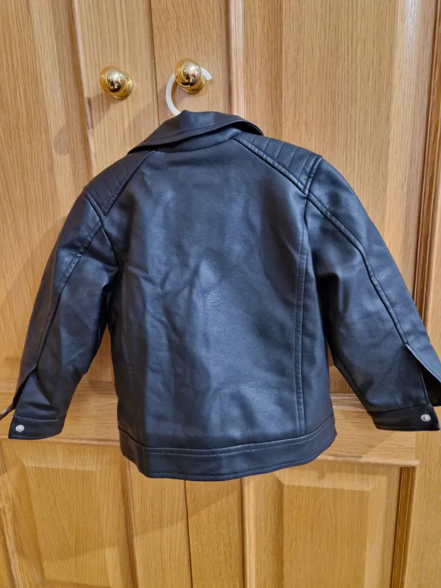 Chaqueta infantil LC Waikiki negra tall 18-24 M