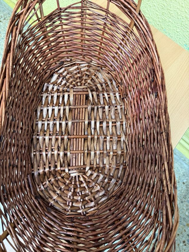 Cesta de mimbre grande con asa