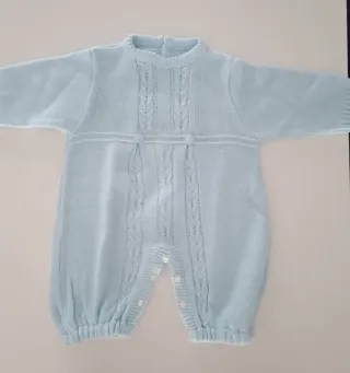 Buzo de bebé de punto azul claro