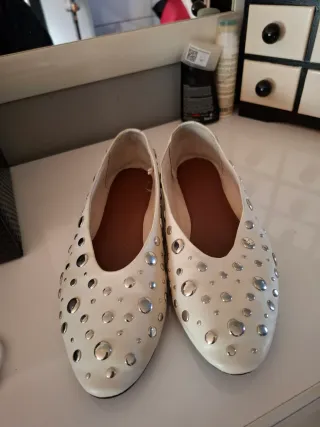 Bailarinas Zara tachuelas beige talla 39