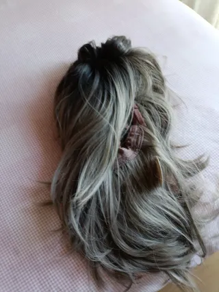 Peluca de color marrón con rubio ceniza,sin estren