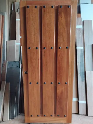 Puertas de entrada de madera iroko a medida