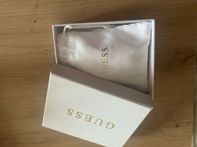 Pendientes Guess dorados con estrellas