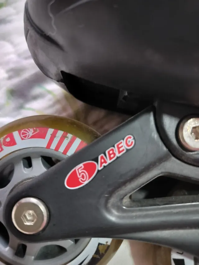 Patines en línea unisex negros y rojos