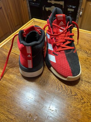 Zapatillas Adidas Rojas y Negras