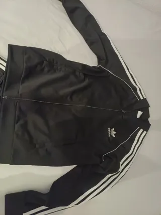 Chaqueta Adidas Negra con Rayas Blancas