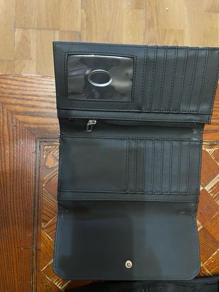 Billetera Guess Negra y Blanca