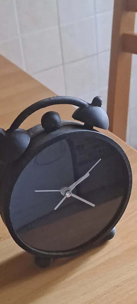 Sveglia nera da tavolo