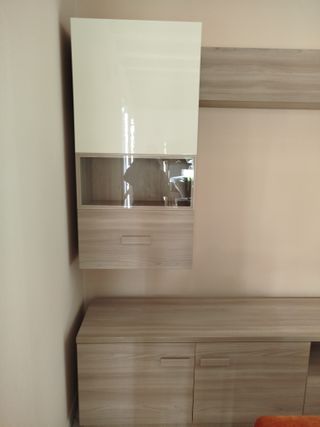 Parete attrezzata legno e bianca