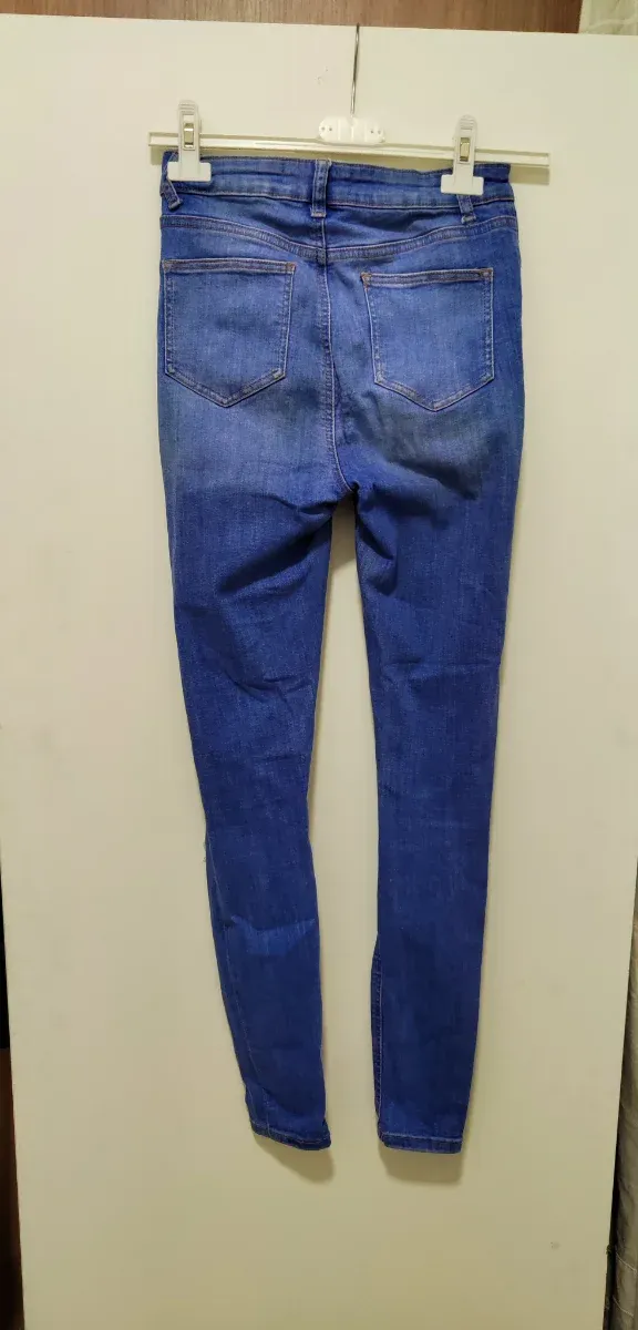 Vaqueros pitillo desgastados azules