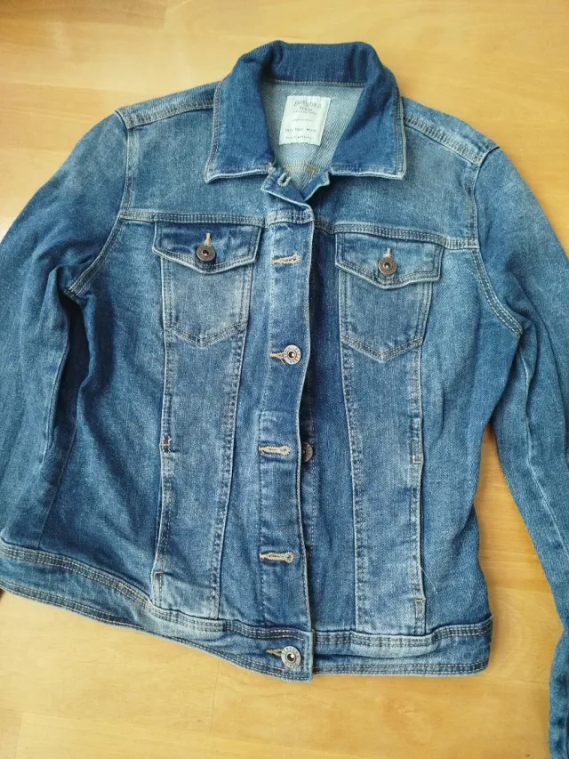 Chaqueta vaquera Bershka Talla S 5€