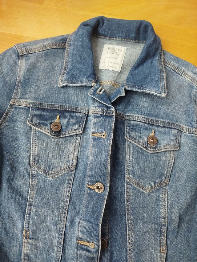 Chaqueta vaquera Bershka Talla S 5€