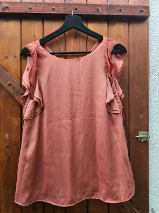 Blusa rosa con volantes